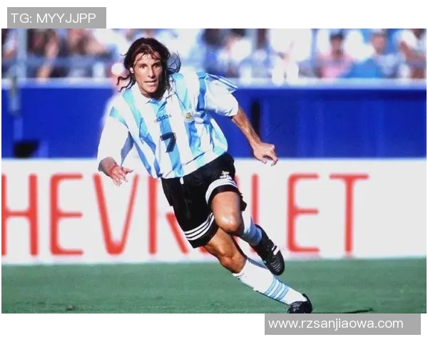 足球三号球衣背后的传奇球星及其精彩瞬间回顾